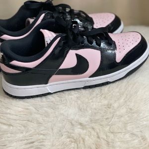 Dunk Low Nike pink and black size 8 1/2